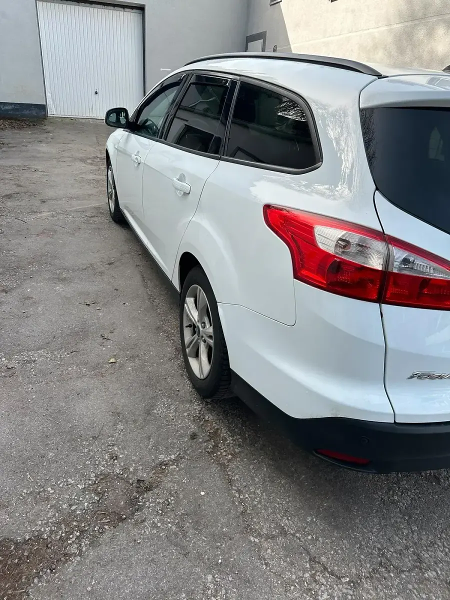 Gebraucht Ford Focus 116 PS (85 kW) 2014 Weiß Kombi