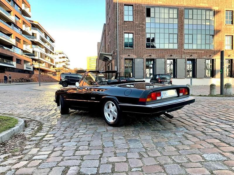 Gebraucht Alfa Romeo Spider 126 PS (92 kW) 1986 Schwarz Cabrio