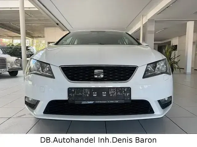 Usado Seat Leon Reference 105 HP (77 kW) 2015 Branco Sedan