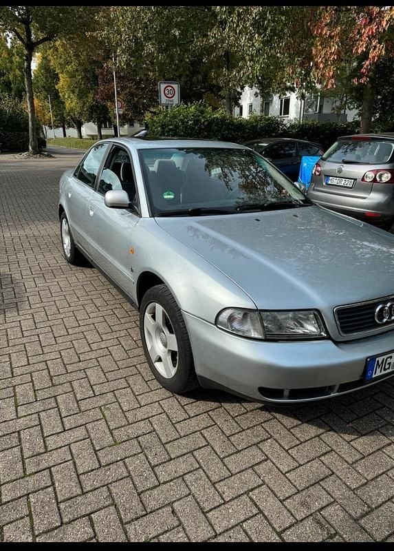 Grau Gebraucht 1998 Audi A4 Limousine | 550 € (Superpreis) - Bild 1/4
