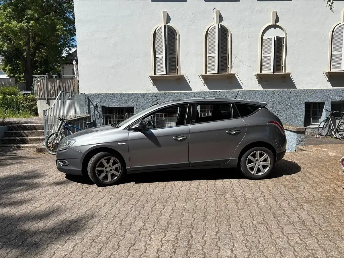 Usata Lancia Delta 120 CV (88 kW) 2008 Utilitaria
