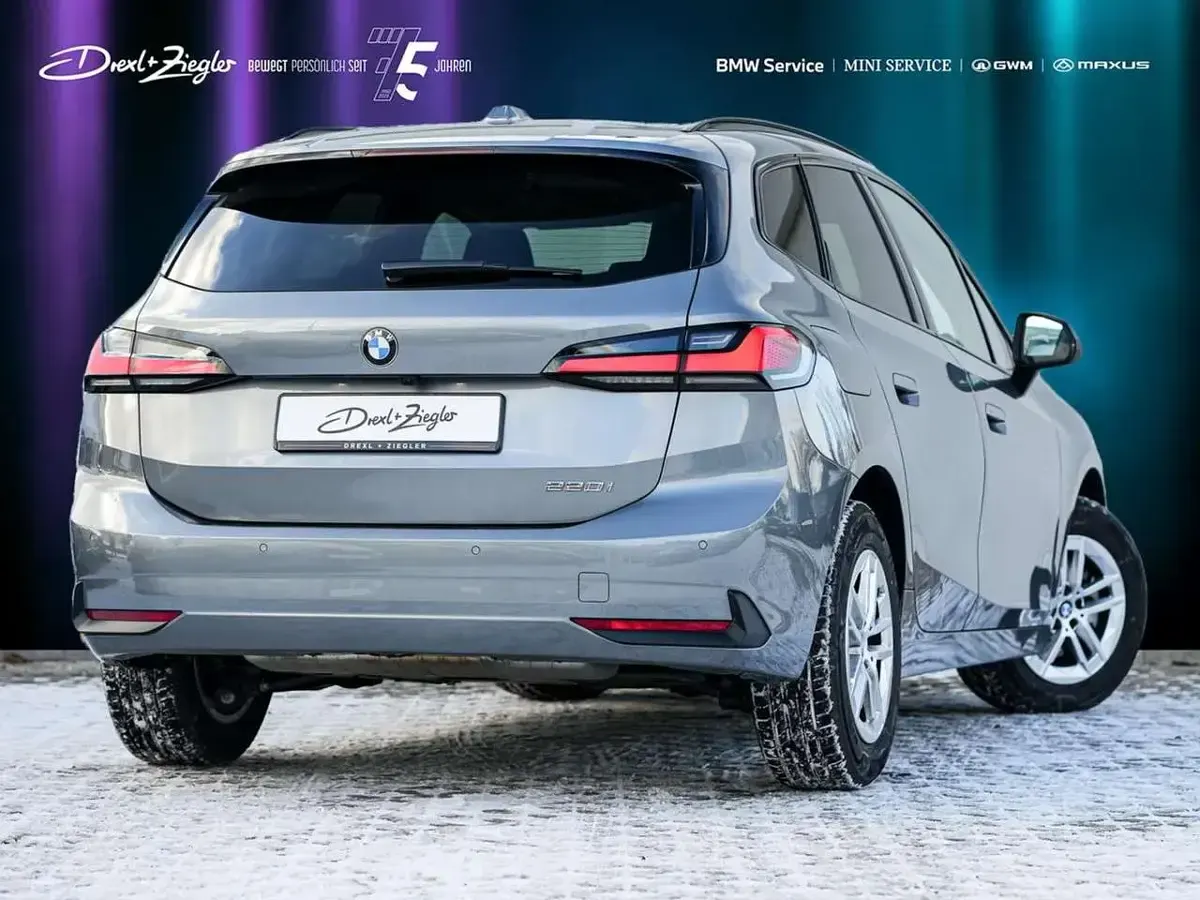 Gebraucht BMW 220 Active Tourer Luxury Line 170 PS (125 kW) 2025 Skyscraper grey metallic Van / Kleinbus