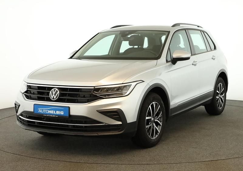 Reflexsilber metallic Gebraucht 2023 VW Tiguan Life SUV | 27.880 € (Superpreis) - Bild 1/4
