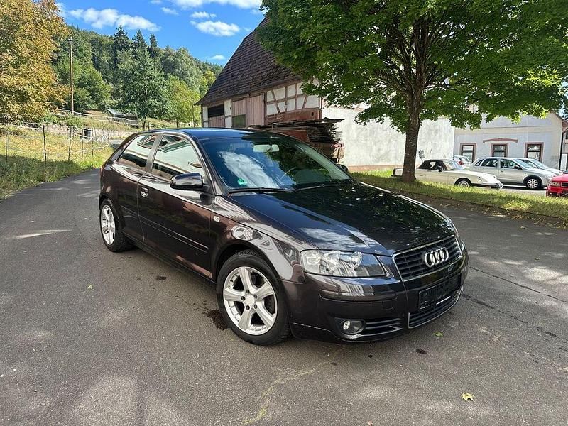 Grau Gebraucht 2003 Audi A3 Ambition Limousine | 3.690 € (Etwas zu teuer) - Bild 1/4