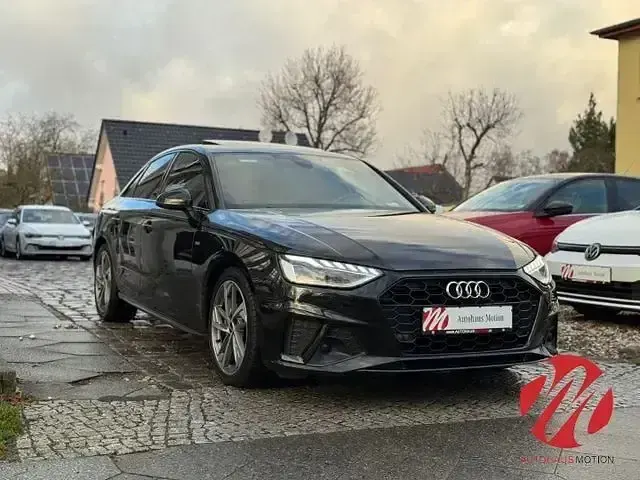 Używany Audi A4 Ambiente 204 KM (150 kW) 2021 Czarny Sedan/Limuzyna