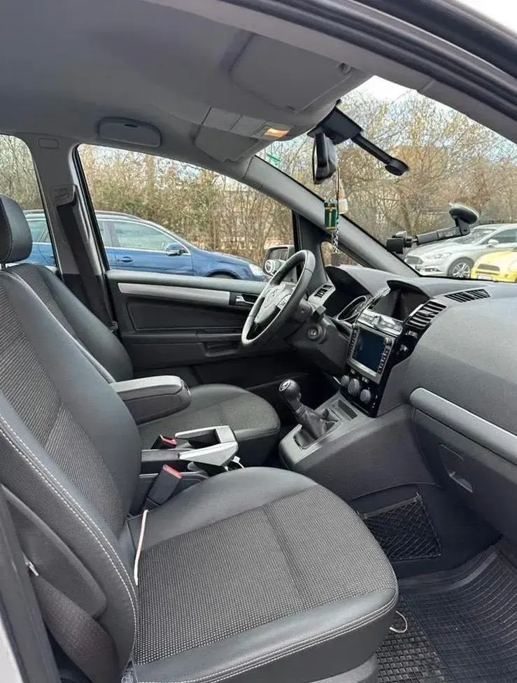 Gebraucht Opel Zafira 140 PS (102 kW) 2011 Grau Van / Kleinbus