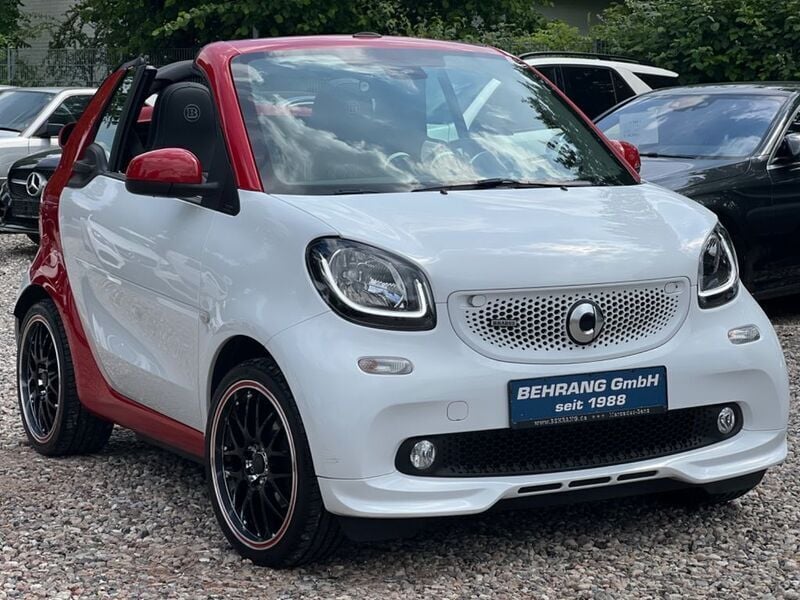 Weiß Gebraucht 2017 Smart ForTwo Cabrio Brabus Cabrio | 21.480 € (Fairer Preis) - Bild 1/4