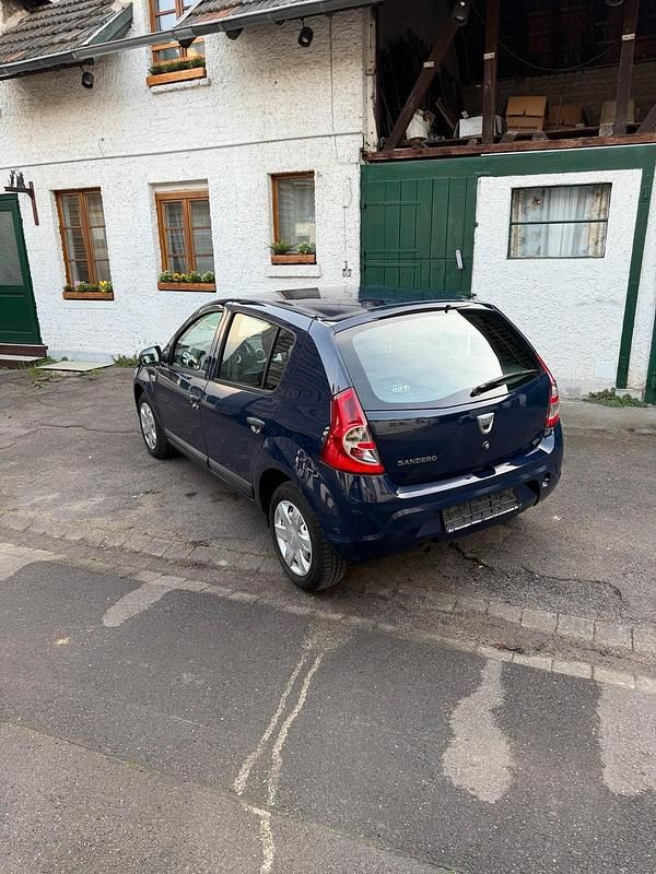 Gebraucht Dacia Sandero 75 PS (55 kW) 2012 Blau Kleinwagen