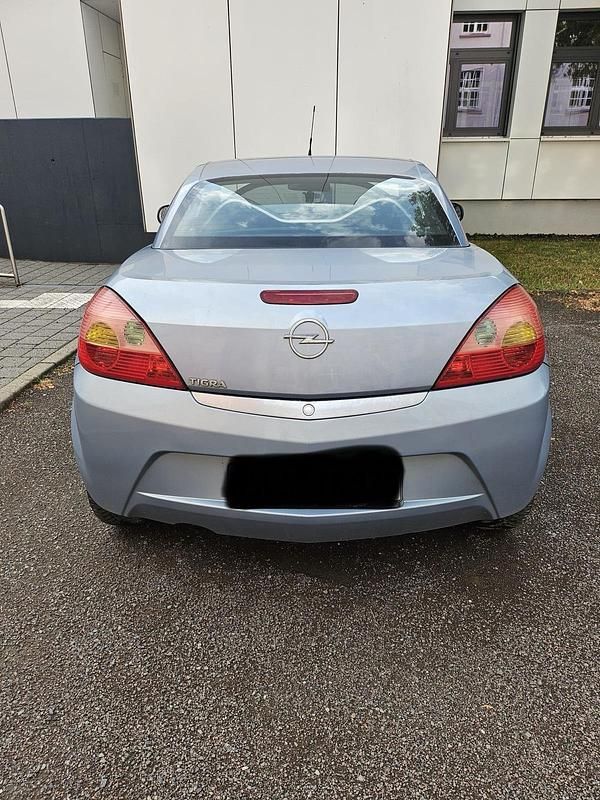 Silber Gebraucht 2004 Opel Tigra Cabrio | 900 € - Bild 1/4
