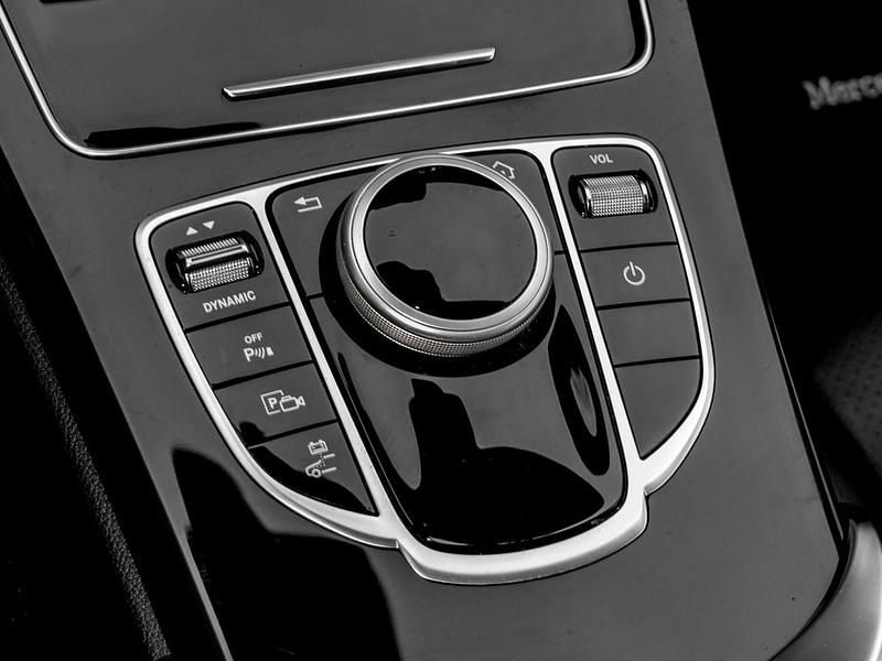 Gebraucht Mercedes C300e Avantgarde 194 PS (142 kW) 2020 Blau Limousine