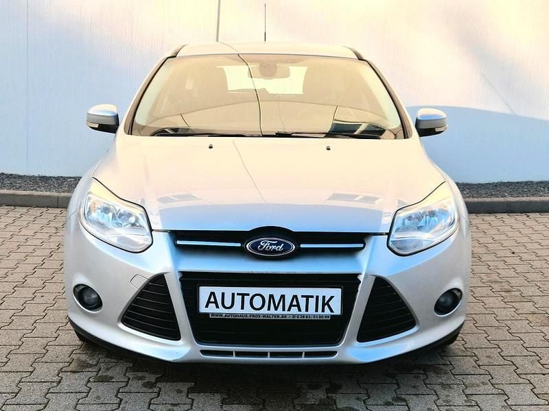 Gebraucht Ford Focus Trend 125 PS (91 kW) 2012 Silber Limousine