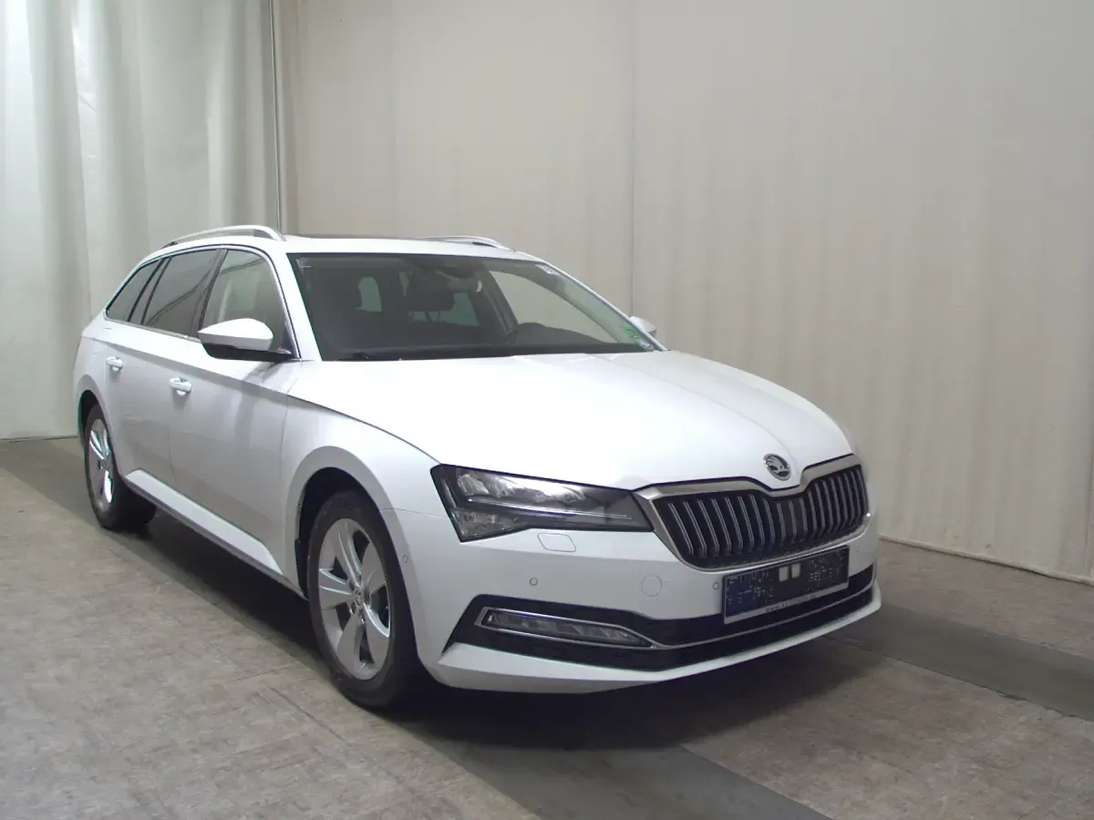 Gebraucht Skoda Superb Style 200 PS (147 kW) 2022 Weiss Kombi