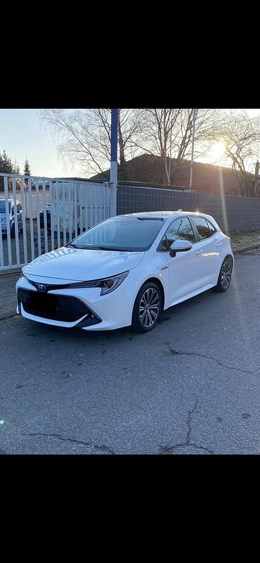 Gebraucht Toyota Corolla Hybrid 98 PS (72 kW) 2019 Weiß Kleinwagen