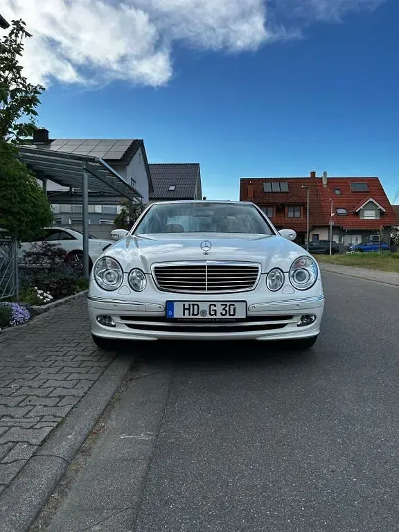 Usata Mercedes E350 Avantgarde 272 CV (200 kW) 2006 Bianco Berlina