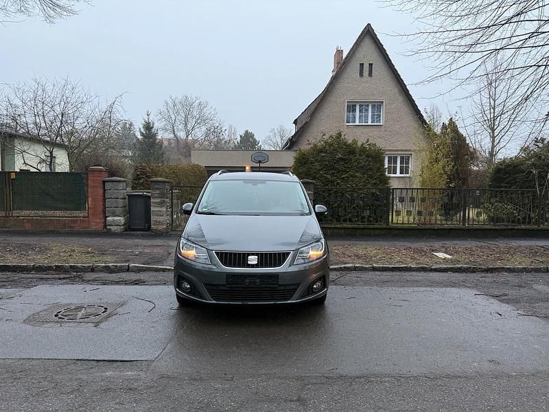 Grau Gebraucht 2011 Seat Alhambra Van / Kleinbus | 8.800 € (Guter Preis) - Bild 1/4