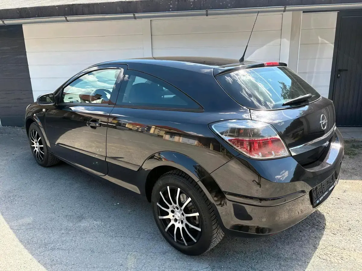 Gebraucht Opel Astra GTC 90 PS (66 kW) 2008 Schwarz Coupé