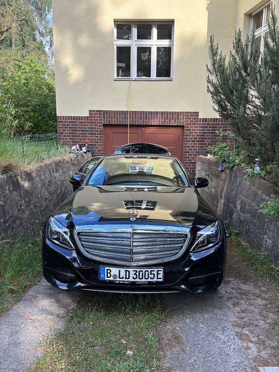 Schwarz Gebraucht 2017 Mercedes C350e Limousine | 22.000 € (Fairer Preis) - Bild 1/3