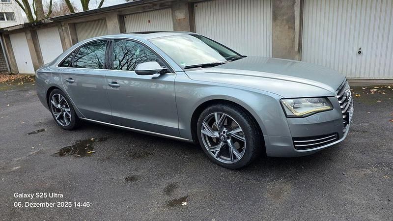 Grau Gebraucht 2011 Audi A8 Ambiente Limousine | 16.500 € (Fairer Preis) - Bild 1/4