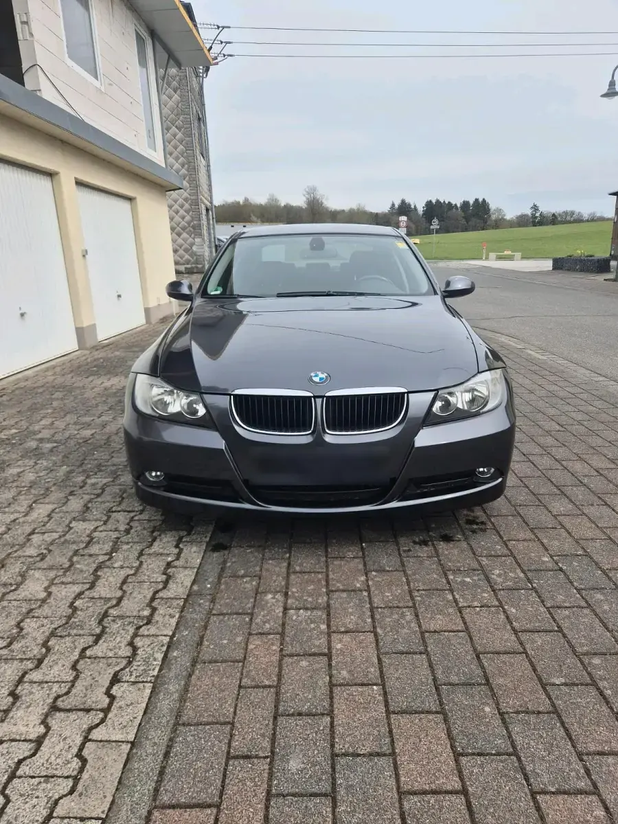 Gebraucht BMW 318 130 PS (95 kW) 2007 Grau Limousine
