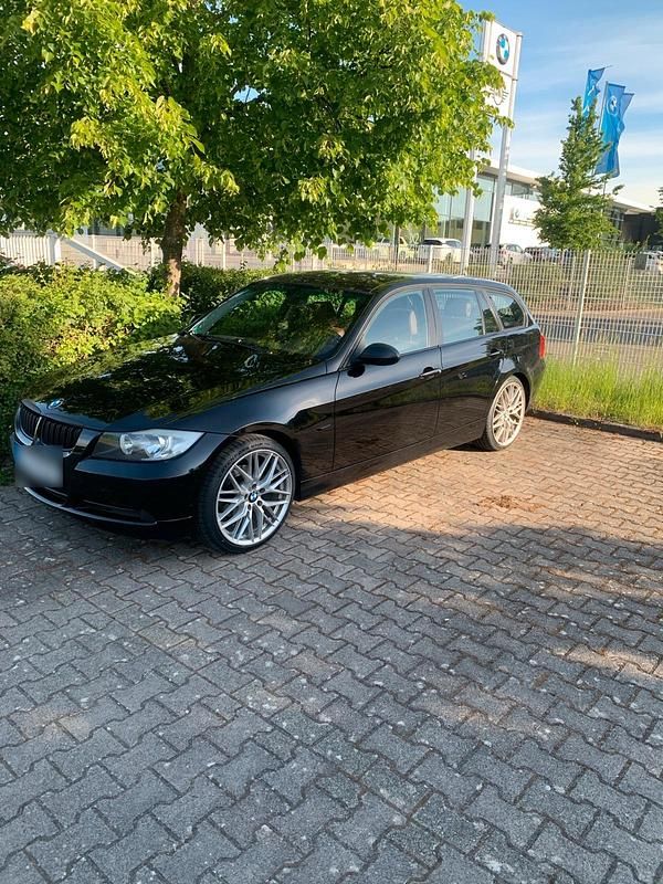 Gebraucht BMW 320 160 PS (117 kW) 2007 Schwarz Kombi