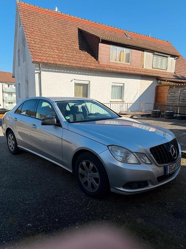 Gebraucht Mercedes E220 170 PS (125 kW) 2009 Silber Limousine