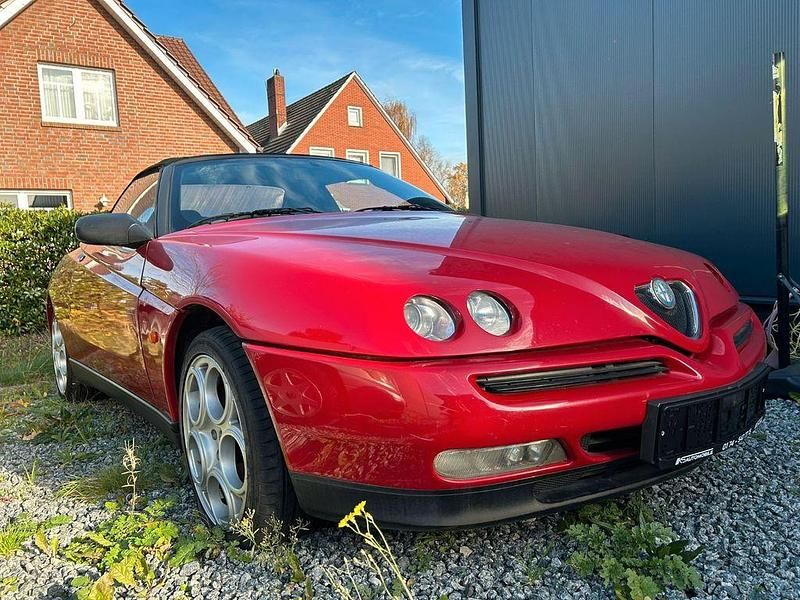 Gebraucht Alfa Romeo Spider 150 PS (110 kW) 1996 Rot Cabrio