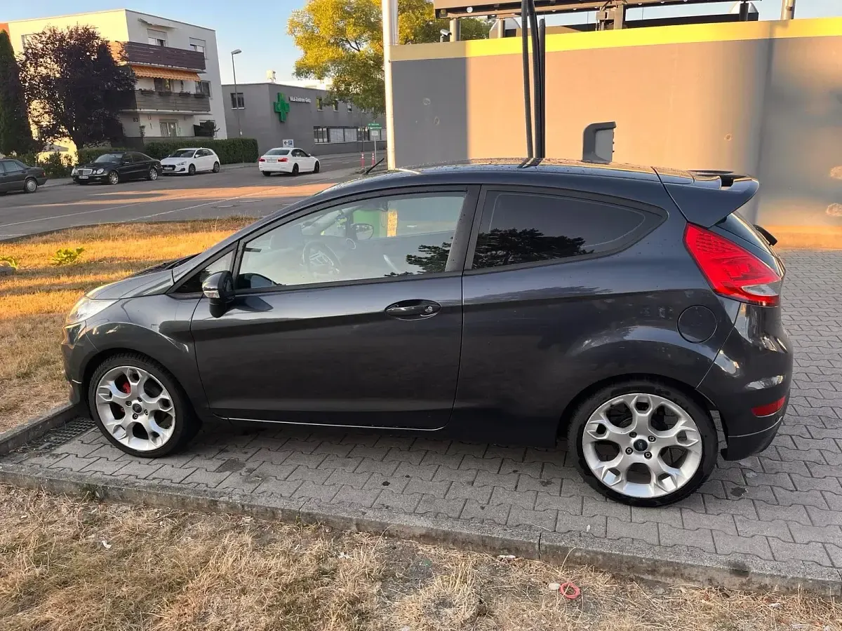 Usata Ford Fiesta 100 CV (73 kW) 2009 Utilitaria