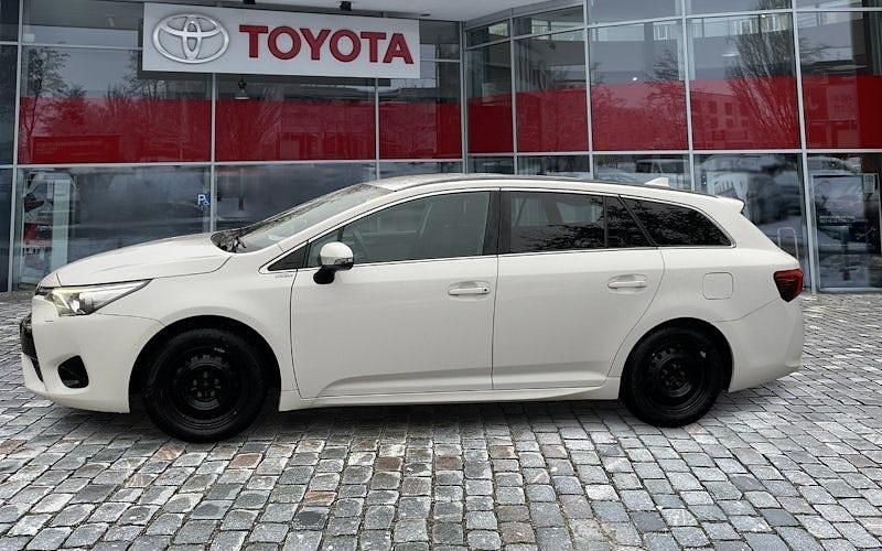 Gebraucht Toyota Avensis Executive 147 PS (108 kW) 2018 Super white 2 Kombi