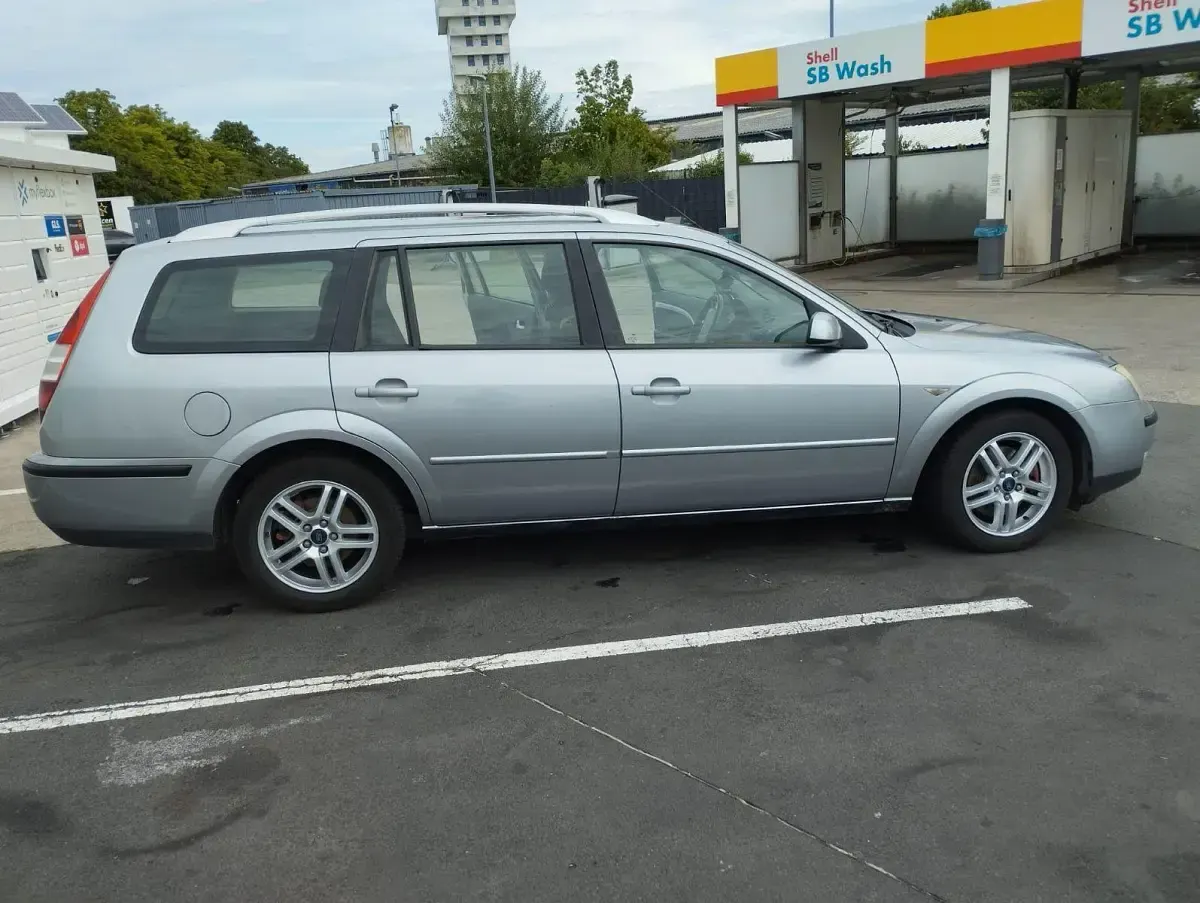 Gebraucht Ford Mondeo Ghia 131 PS (96 kW) 2003 Grau Kombi