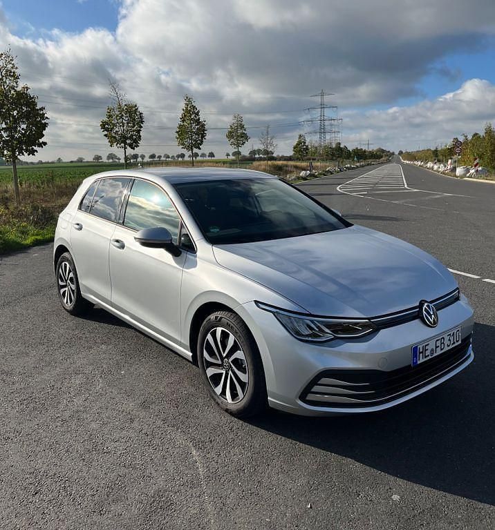 Gebraucht VW Golf VIII Active 131 PS (96 kW) 2021 Silber Limousine