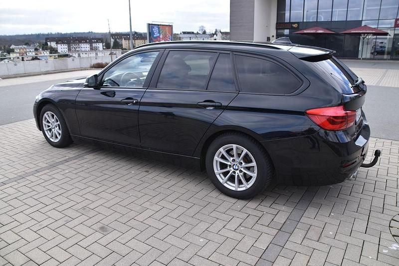 Gebraucht BMW 320 Advantage 190 PS (139 kW) 2017 Schwarz Kombi