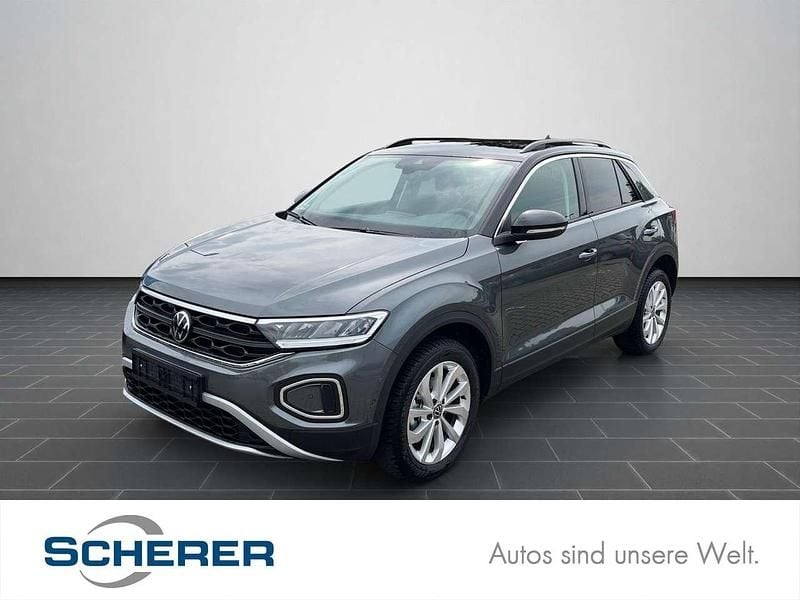 Indiumgraumetallic/schwarz (metallic) Gebraucht 2025 VW T-Roc Life SUV | 29.900 € (Superpreis) - Bild 1/4