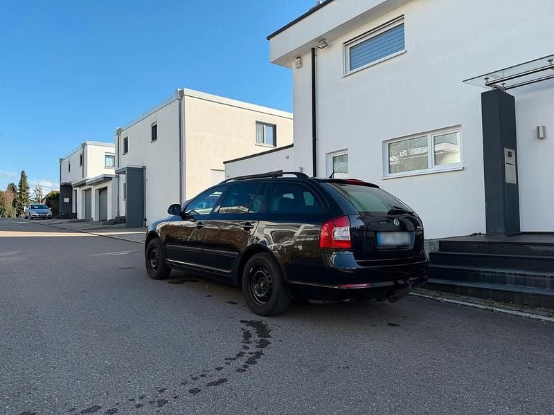 Gebraucht Skoda Octavia 122 PS (89 kW) 2012 Schwarz Kombi