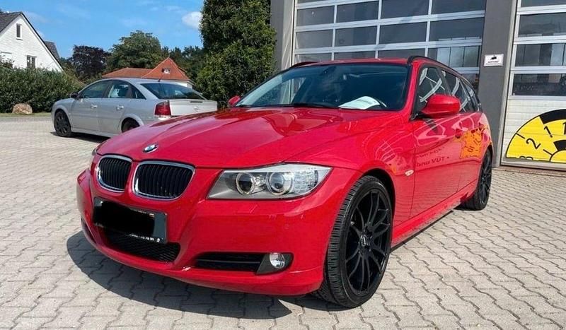 Rot Gebraucht 2010 BMW 318 Lifestyle Kombi | 9.000 € (Etwas zu teuer) - Bild 1/4
