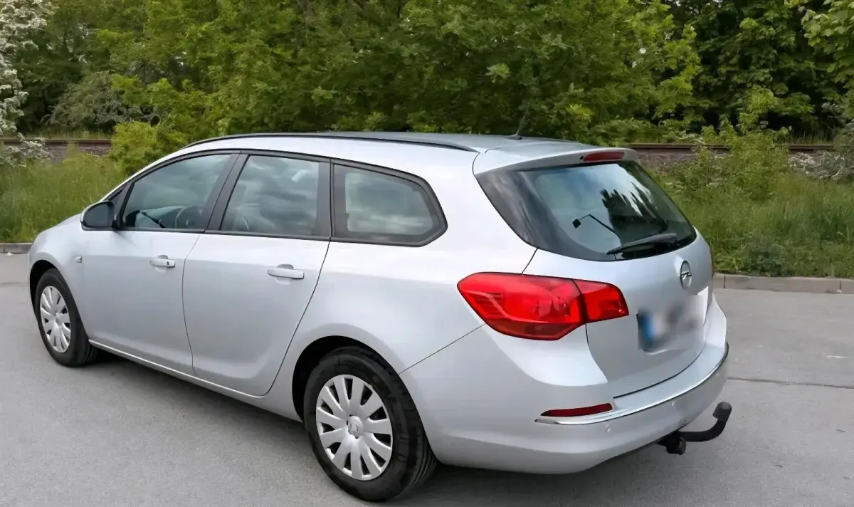 Gebraucht Opel Astra 116 PS (85 kW) 2013 Silber Kombi