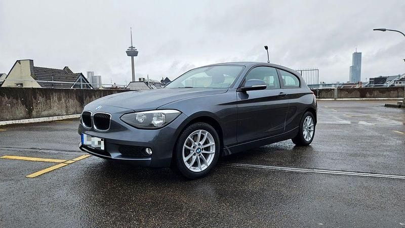 Gebraucht BMW 114 Advantage 102 PS (75 kW) 2014 Grau Kleinwagen