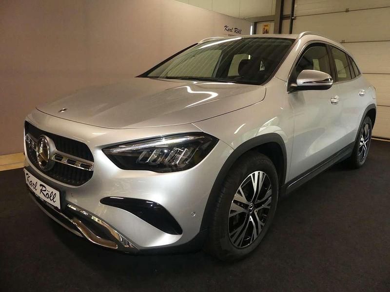 Iridiumsilber metalliclack Gebraucht 2023 Mercedes GLA250 Advanced SUV | 41.900 € (Fairer Preis) - Bild 1/4