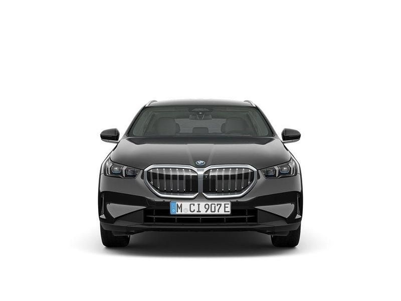 Neu BMW 530 299 PS (219 kW) 2026 Black sapphire metallic (schwarz) Kombi
