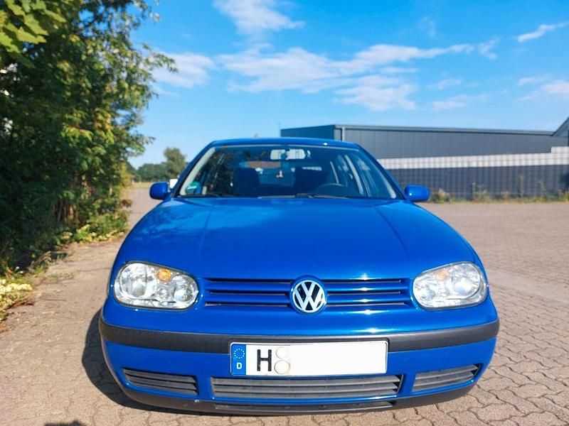 Blau Gebraucht 2001 VW Golf Edition Limousine | 2.100 € (Fairer Preis) - Bild 1/4