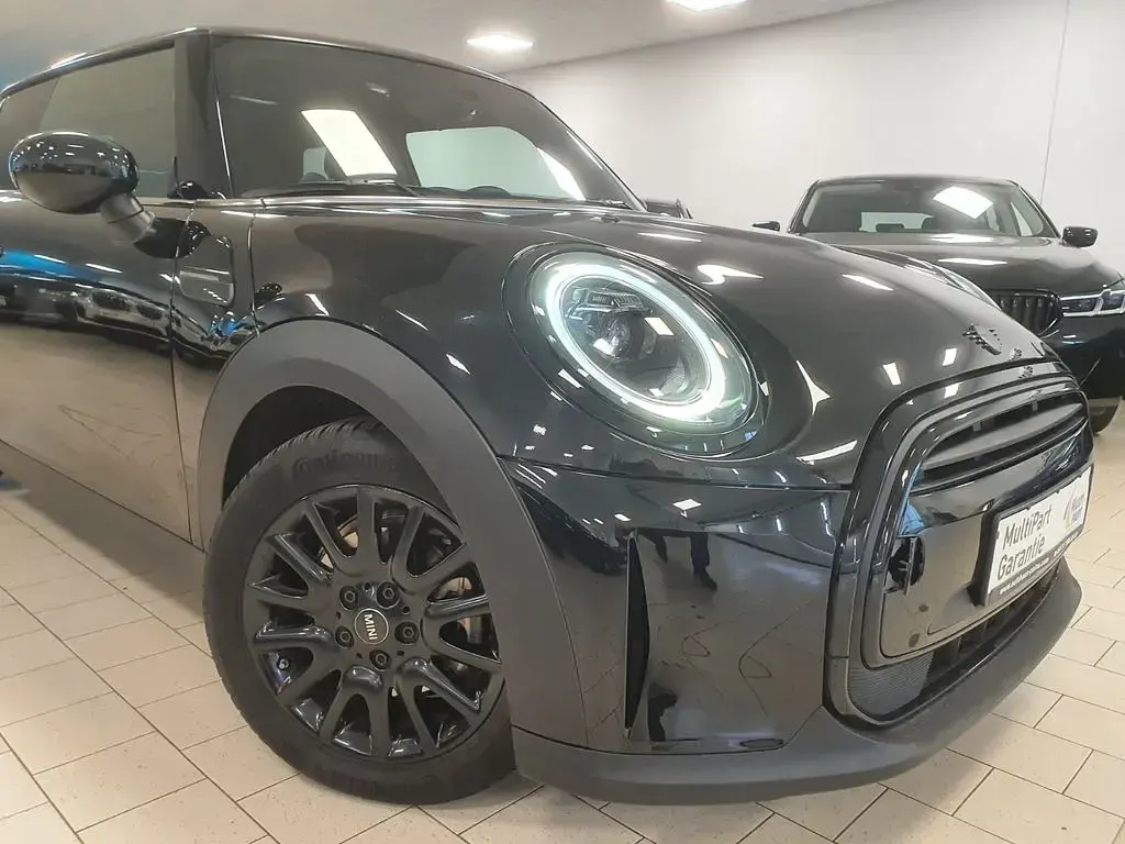 Occasion Mini ONE Classic 102 PK (75 kW) 2022 Zwart Hatchback