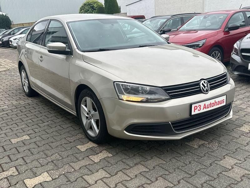 Gebraucht VW Jetta Comfortline 140 PS (102 kW) 2013 Gold Limousine