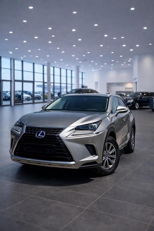 Grau Gebraucht 2019 Lexus NX300h Business Edition SUV | 25.000 € (Guter Preis) - Bild 1/4