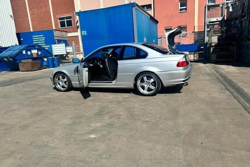 Gebraucht BMW 330 2023 Grau Coupé