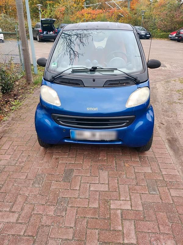 Blau Gebraucht 2001 Smart ForTwo Coupé Kleinwagen | 950 € - Bild 1/4