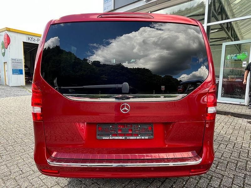 Gebraucht Mercedes V250 190 PS (139 kW) 2021 Rot Van / Kleinbus