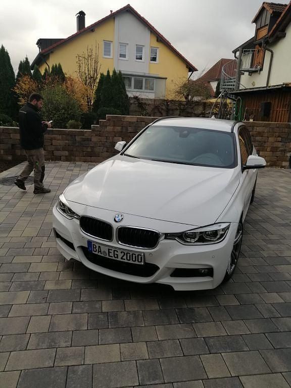Weiß Gebraucht 2018 BMW 320 M Sport Kombi | 20.999 € (Fairer Preis) - Bild 1/4