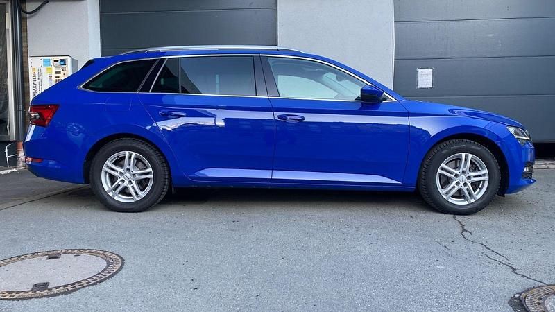 Gebraucht Skoda Superb Premium Edition 190 PS (139 kW) 2020 Blau Kombi