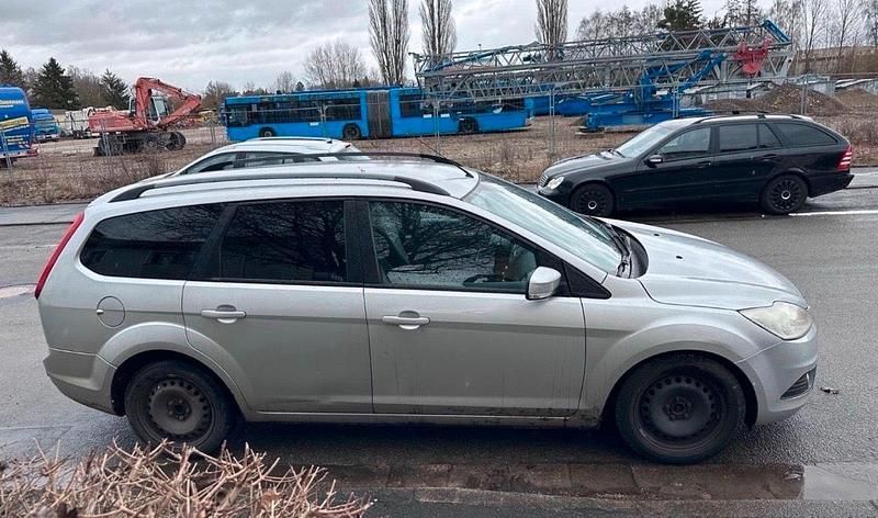 Gebraucht Ford Focus 109 PS (80 kW) 2010 Silber Kombi