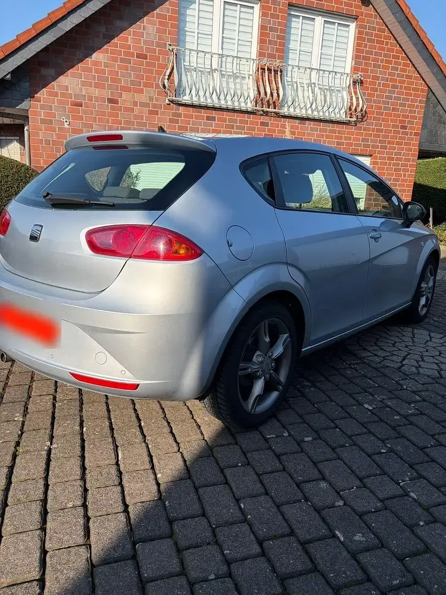 Second-hand Seat Leon 105 CP (77 kW) 2010 Argintiu Hatchback