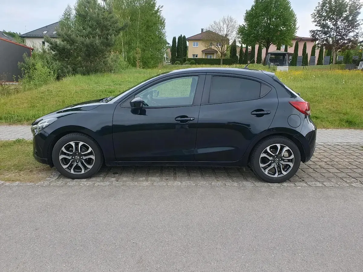 Usata Mazda 2 90 CV (66 kW) 2015 Nero Berlina